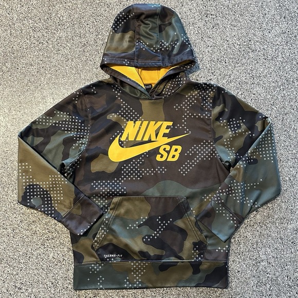 Nike SB Camo Hoodie Boys Size M 10-12 Yellow Logo Therma Fit Skateboarding - Picture 1 of 8